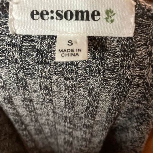 Women’s Sweater - Picture 3 of 4